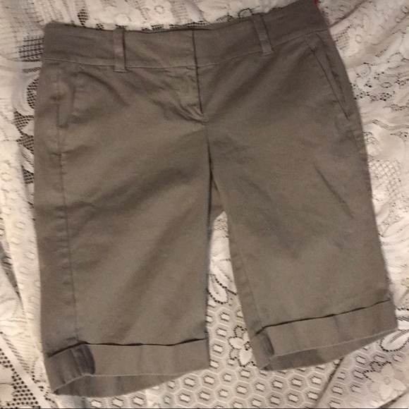 Ann Taylor Pants - Ann Taylor Bermuda Shorts EUC Size 0